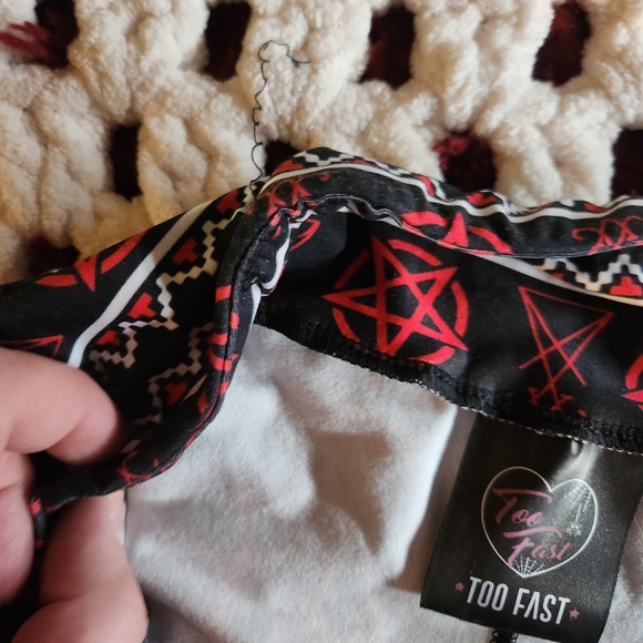 Too Fast Red and Black Pentagram Leggings - Picture 4 of 5